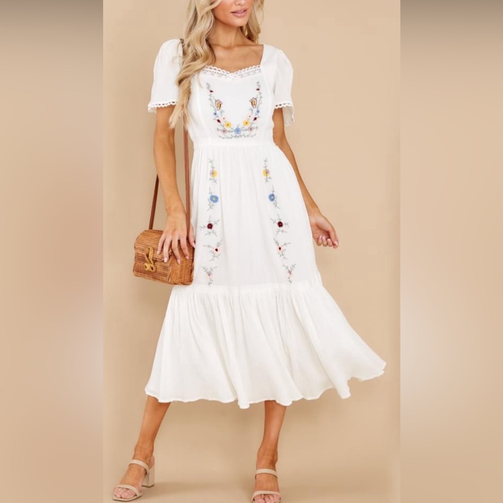 💲SOLD💲RED DRESS BOUTIQUE ♥️🌹‼️Embroidered Floral Cotton Midi Dress